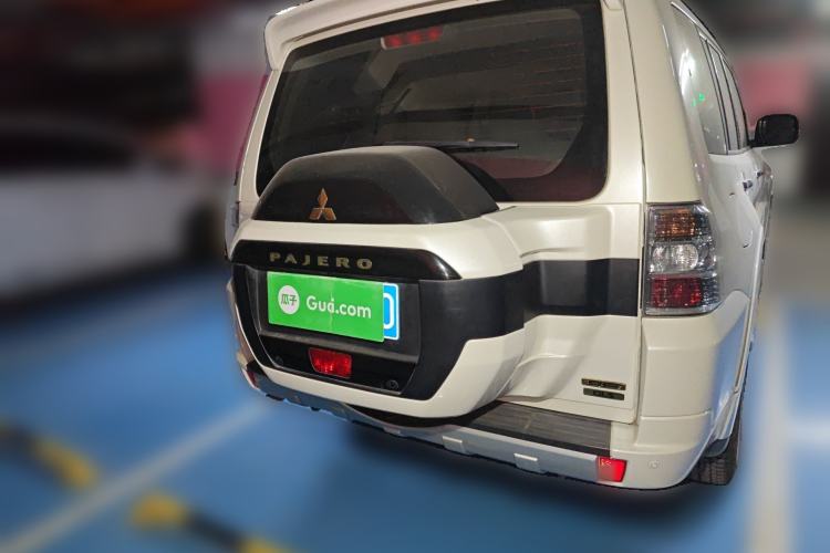 Used Mitsubishi Pajero 2018 V97 3.8L 5-Door GLS Sunroof Dual Differential – Middle East
