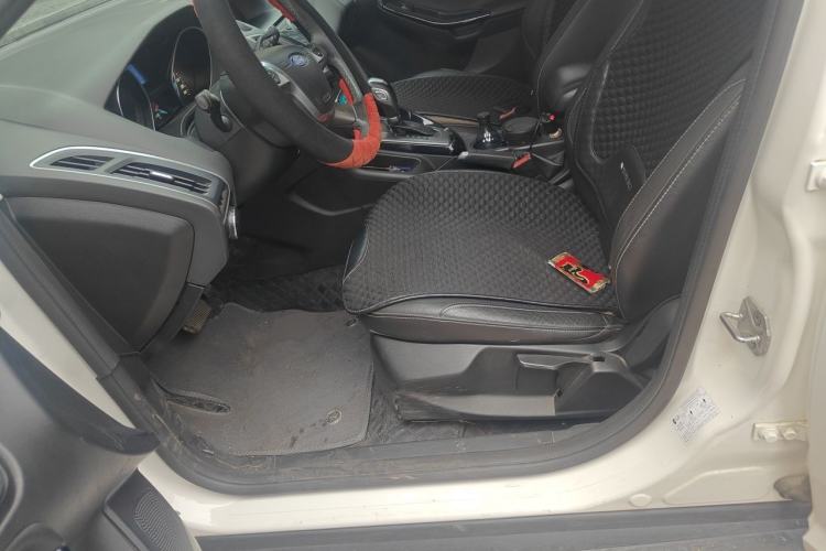 Used Ford Focus 2012 Sedan 1.6L Automatic Fashion Edition
