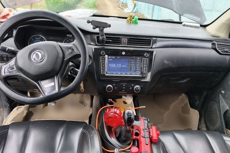 Used Dongfeng Fengon 580 2017 1.8L Manual Comfort Model Center Console