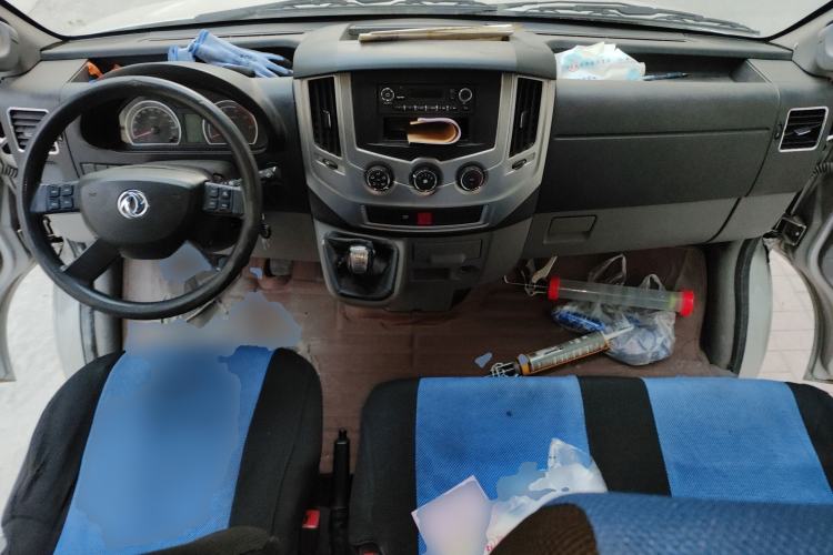 Used Dongfeng Yufeng 2020 2.5T V9 Value-Added Edition Logistics Vehicle Short Wheelbase Mid-Roof Design 5–9 Seater China V Emission Standard ZD25 Center Console