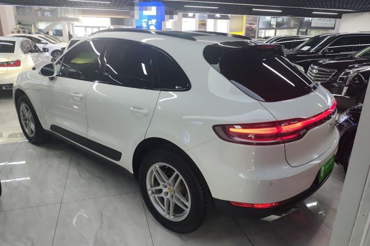 Used Porsche Macan 2018 Macan 2.0T Rear Left 45 Deg