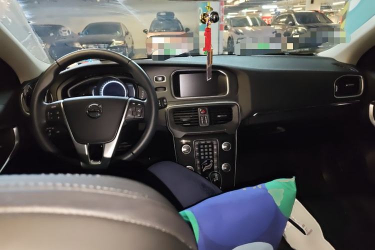 Used Volvo V40 2019 T3 Zhiyi Edition
