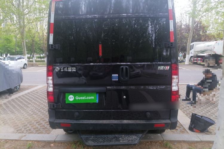 Used Dongfeng Yufeng 2023 V9+ 2.0T Manual Front-Wheel-Drive Multi-Function Mid-Roof Van with 7/8/9 Seats Rear