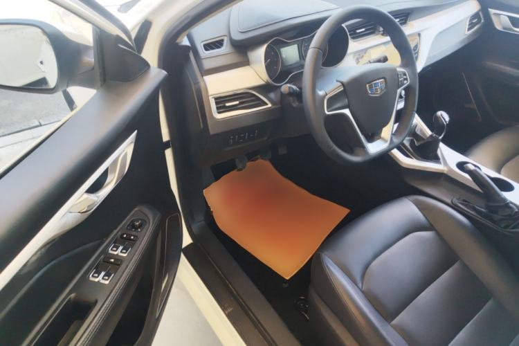 Used Geely Auto Vision 2019 Upgraded Model 1.5L Manual Luxury Version China VI Standard
