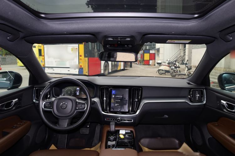 Used Volvo S60 New Energy 2022 T8 eDrive Hybrid All-Wheel Drive Smart Luxury Edition Interior 4