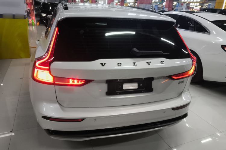 Used Volvo V60 2024 B5 Zhiyuan Sport Edition
