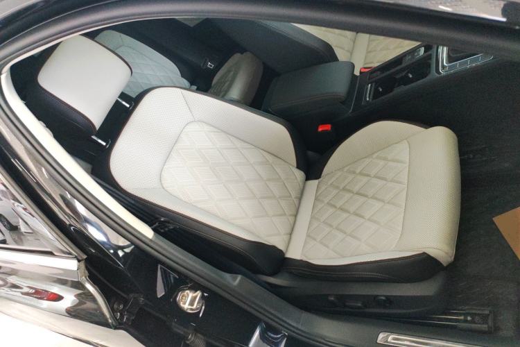 Used Volkswagen Magotan 2024 2 Million Units Zhongxiang Version 330TSI DSG Luxury Edition Right Front Seat