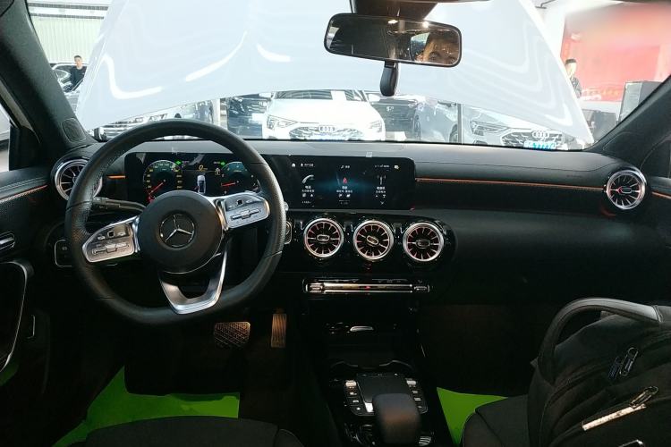 Used Mercedes-Benz A-Class 2022 Revised Version A 200 L Sport Sedan Fashionable Style Center Console