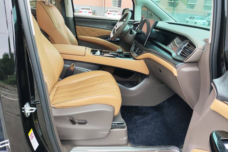 Used Denza D9 2022 DM-i 1040 Prestige Model Right Front Seat