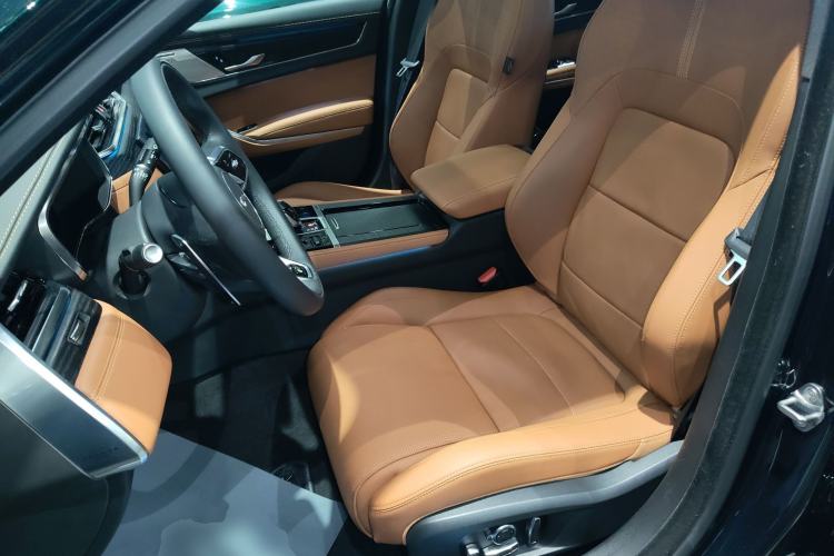 Used Jaguar XFL 2025 Model—2.0T P300, Four-Wheel Drive, 90th Anniversary Collector’s Edition
