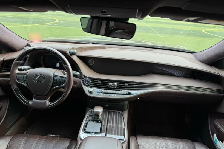 Used Lexus LS 2020 500h Luxury Edition China VI Standard
