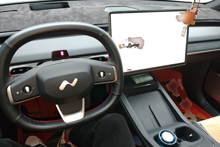 Used ONVO L60 2025 Model—60 kWh Rear-Wheel-Drive Version Center Console