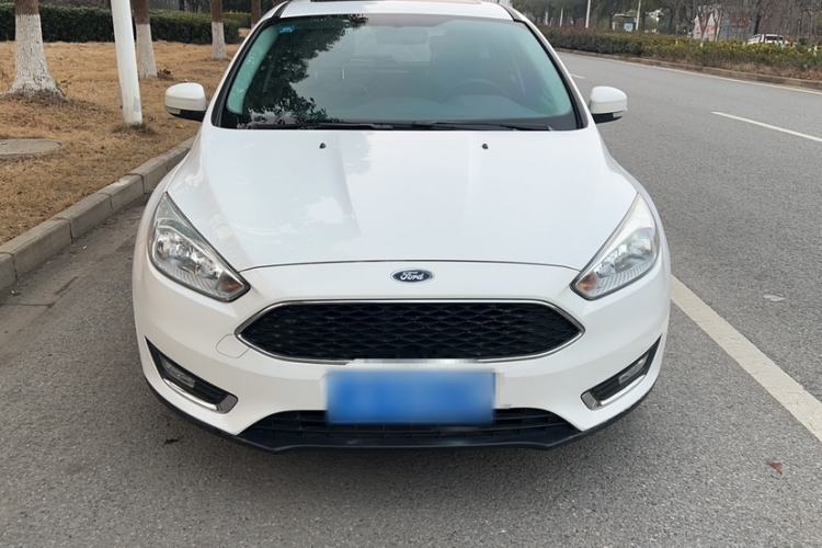Used Ford Focus 2015 Hatchback EcoBoost 180 Automatic Elite Model Exterior 8
