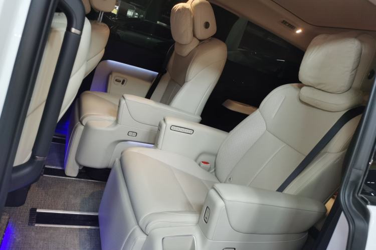 Used Li Auto MEGA 2025 Home Family Special Edition
