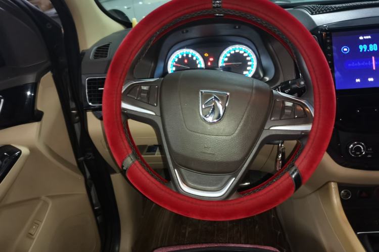 Used Baojun 730 2015 1.8L Manual Luxury Navigation ESP Version 7-seater Steering Wheel