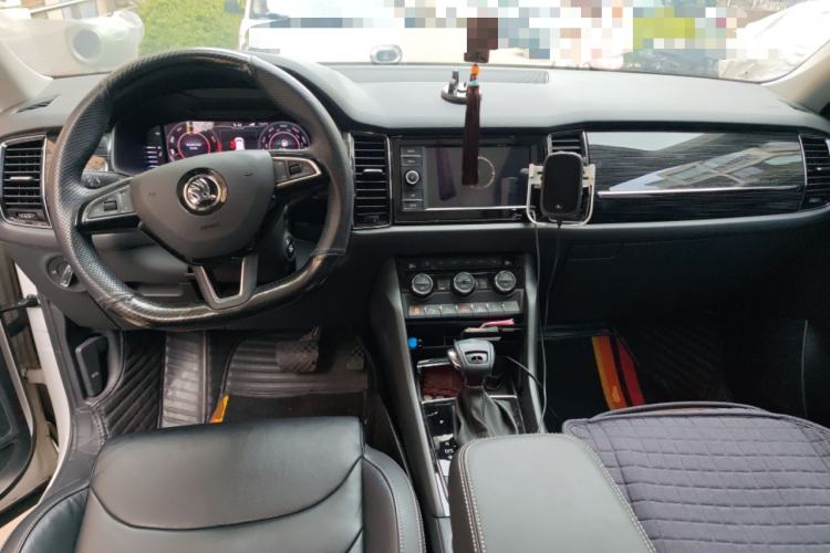 Used Skoda Kodiaq 2019 Facelifted TSI330 7-Seater Two-Wheel-Drive Luxury Enjoyment Edition China VI Standard Center Console
