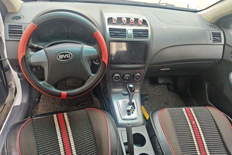 Used BYD L3 2015 Energy-Efficient Model 1.5L Automatic Comfort Edition Center Console