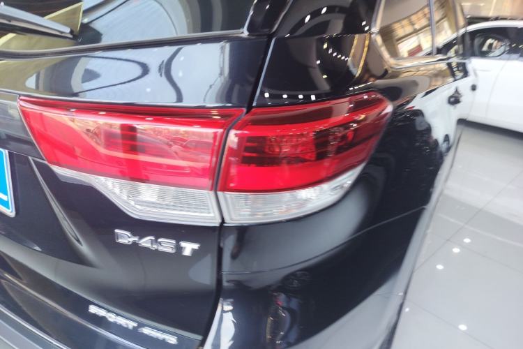 Used Toyota Highlander 2018 2.0T Four-Wheel Drive Luxury Version 7 Seats China VI Standard Right Rear Taillight