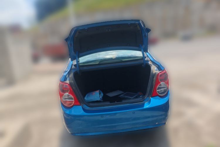 Used Chevrolet Aveo Sonic 2011 Sedan 1.4L MT SL
