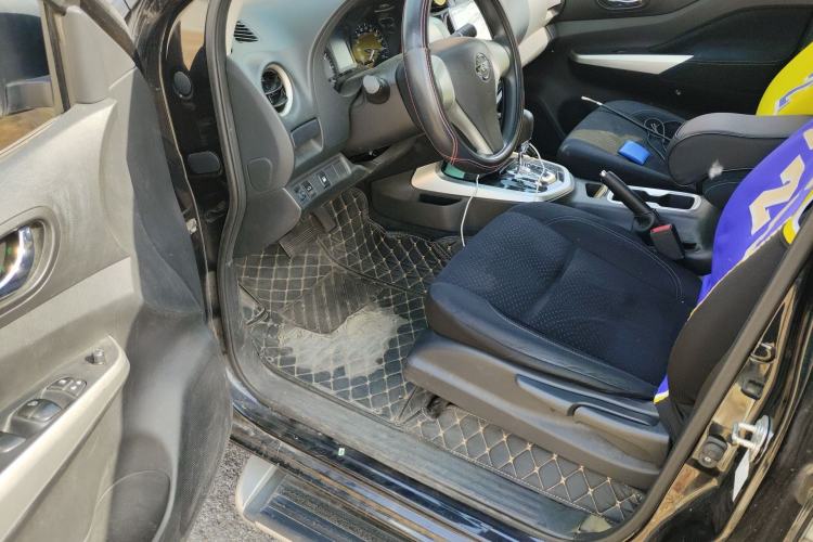 Used Nissan Navara 2017 2.5L Automatic 2WD Luxury Edition QR25 Driver Seat