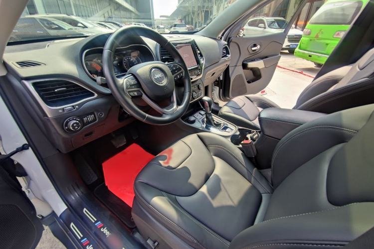 Used Jeep Cherokee 2019 2.0T Four-Wheel Drive Explorer Edition China V
