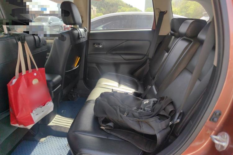 Used Mitsubishi Outlander 2014 2.4L 4x4 Deluxe Value Edition 5 Seats
