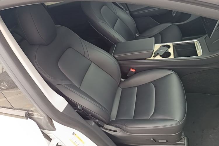 Used Tesla Model Y 2022 Long-Range All-Wheel-Drive Version
