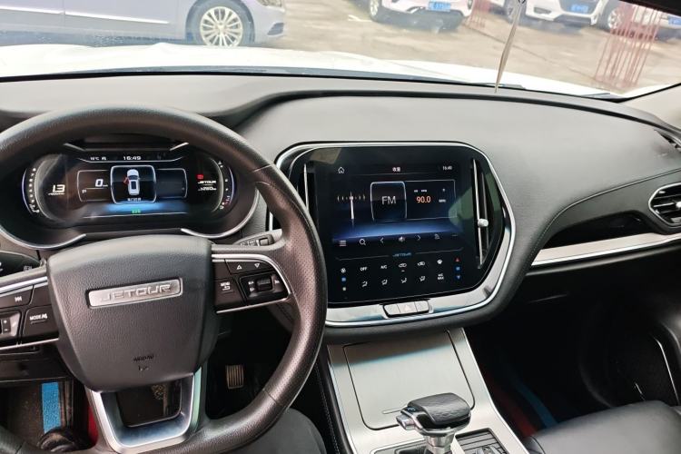 Used JETOUR X70 2020 1.5T DCT Comfort Edition 7-Seater Center Console