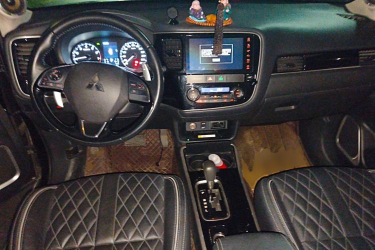 Used Mitsubishi Outlander 2020 2.4L 4x4 Zhi Xiang Edition 7-Seater