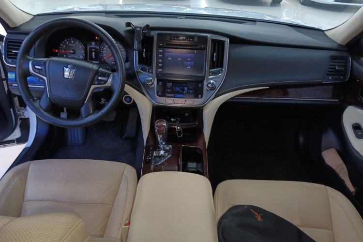 Used Toyota Crown 2018 2.0T Fashion Edition Center Console