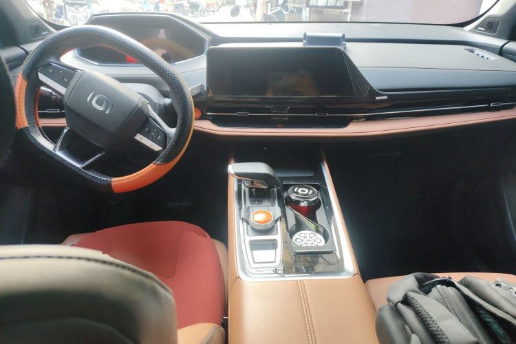 Used CHANGAN NEVO Q05 2024 All-New Flavorful Edition 125 Flagship Model Powered by CATL Center Console