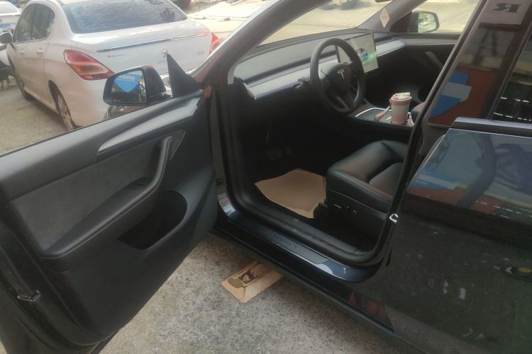 Used Tesla Model Y 2024 Long-Range All-Wheel-Drive Version
