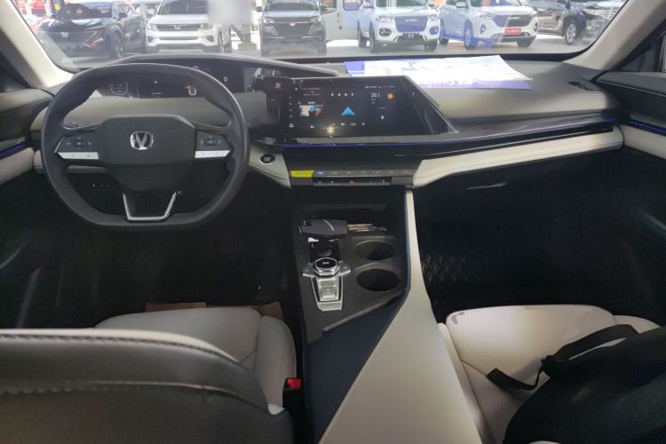 Used Changan UNI-V iDD 2023 ZhiDian iDD 1.5T 113km ZhiKu Model
