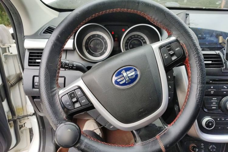 Used Bestune X80 2013 2.0L automatic comfort version
