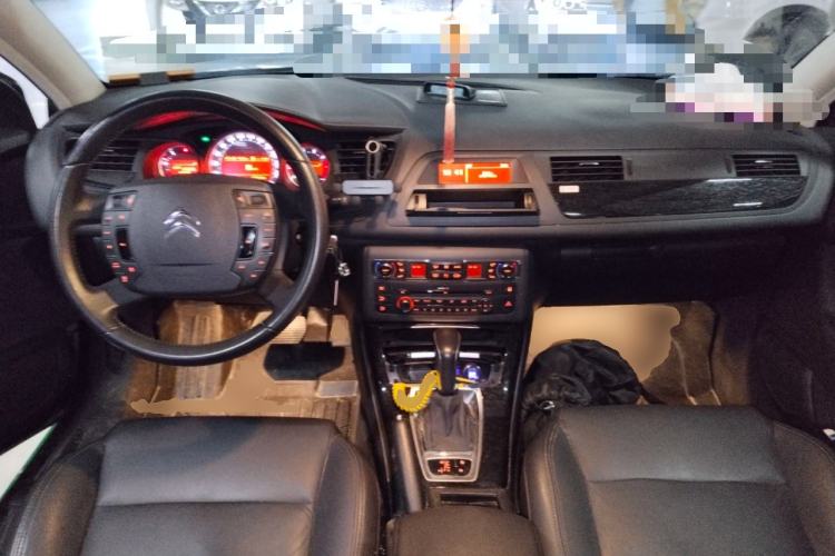 Used Citroen C5 2013 2.0L Automatic Luxury Model Center Console