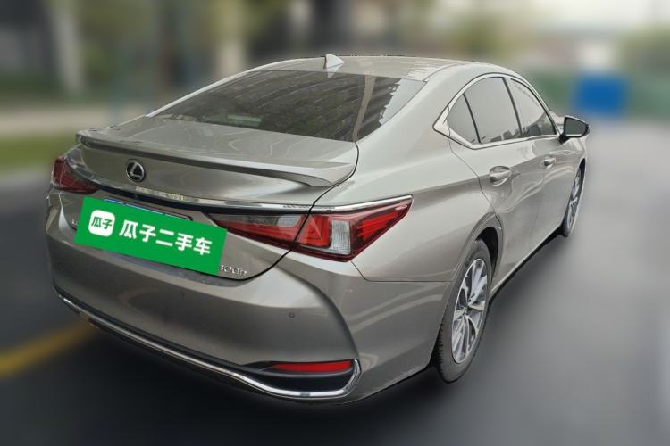 Used Lexus ES 2022 300h Excellence Edition
