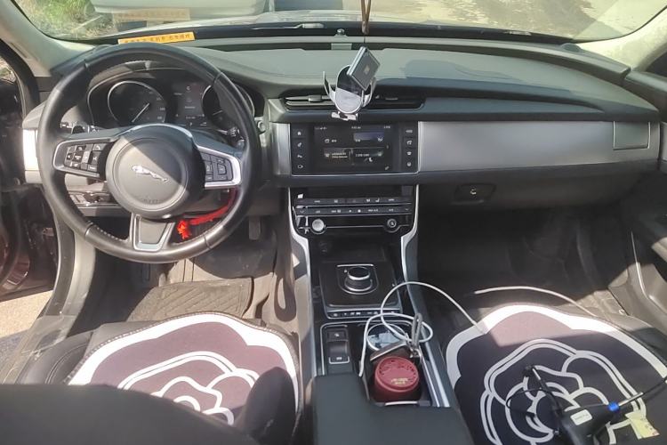 Used Jaguar XFL 2018 XFL 2.0T 200PS Elite Edition Center Console