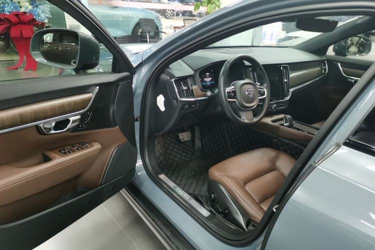 Used Volvo V90 2022 Cross Country B5 AWD Smart Range Edition
