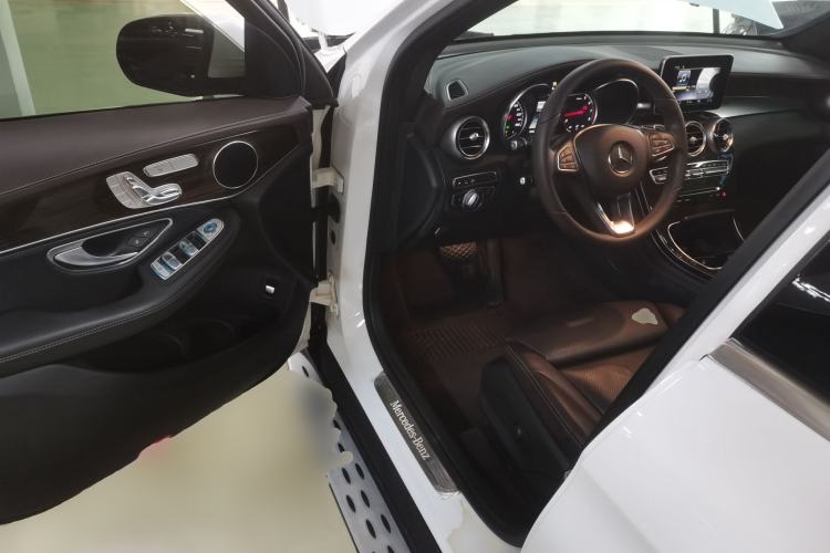 Used Mercedes-Benz GLC 2019 Facelift GLC 260 L 4MATIC Luxury Model
