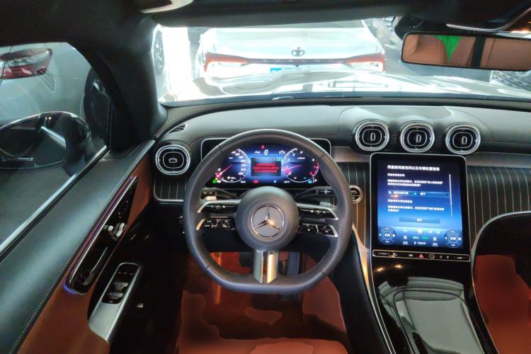 Used Mercedes-Benz GLC 2024 Refreshed GLC 300 L 4MATIC Dynamic Version 5 Seats
