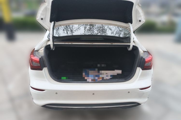 Used CHANGAN Eado 2018 High-Energy Edition 1.6L GDI Manual Pioneer Model China V Standard Trunk