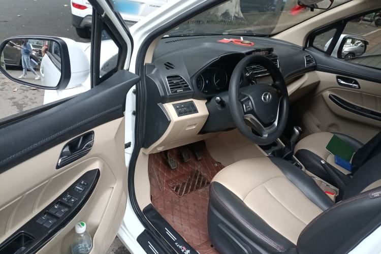 Used FAW Yingzhi 737 2015 1.5L Manual Deluxe Navigation Version
