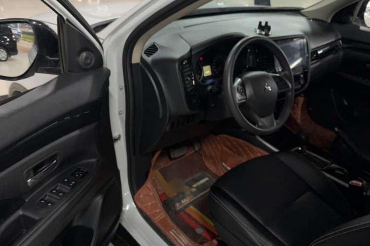 Used Mitsubishi Outlander 2020 2.0L Two-Wheel Drive Comfort Edition 5 Seats
