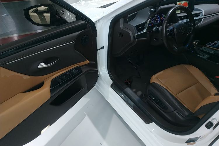 Used Lexus ES 2020 300h Premier Edition