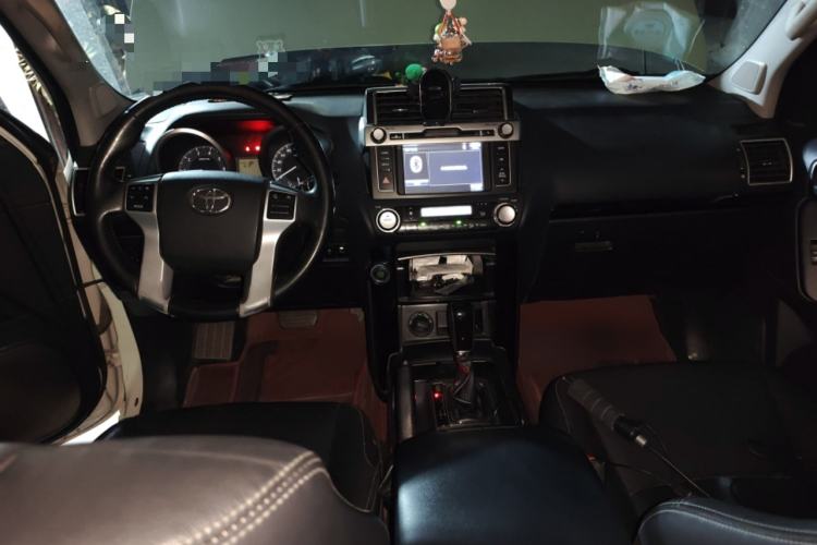 Used Toyota Prado 2016 2.7L Automatic Standard Edition Center Console