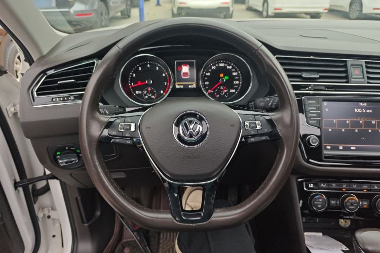 Used Volkswagen Tiguan L 2018 380TSI Automatic All-Wheel Drive Luxury Edition Steering Wheel
