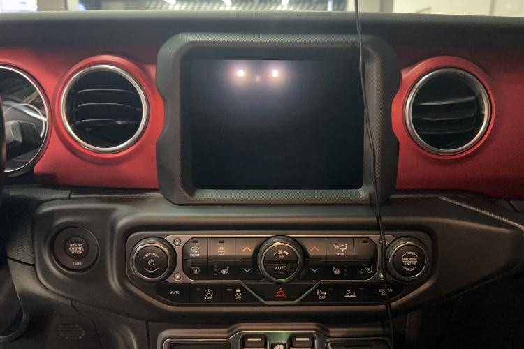 Used Jeep Wrangler 2021 2.0T Robin Hood Four-Door Edition Audio And AC Panel