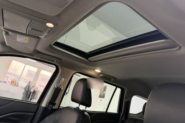 Used Nissan Terra 2018 2.5L Automatic 4x4 Luxury Edition Headliner