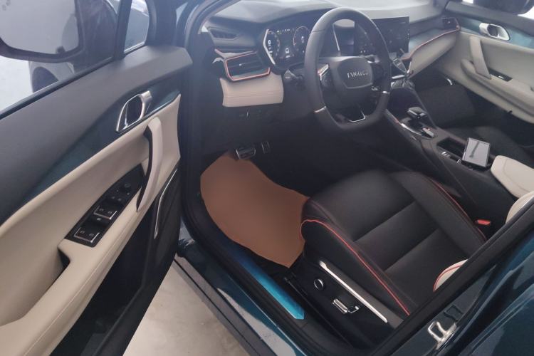 Used Lynk & Co 06 2021 1.5T Shero Pink Special Edition
