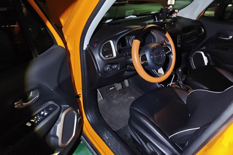 Used Jeep Renegade 2017 180T Automatic Jingneng Edition Interior 3